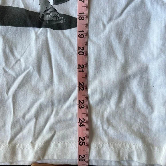 UNIQLO One Piece Luffy King Of Pirates White Graphic Tee-Size Medium-NWT - Picture 9 of 9